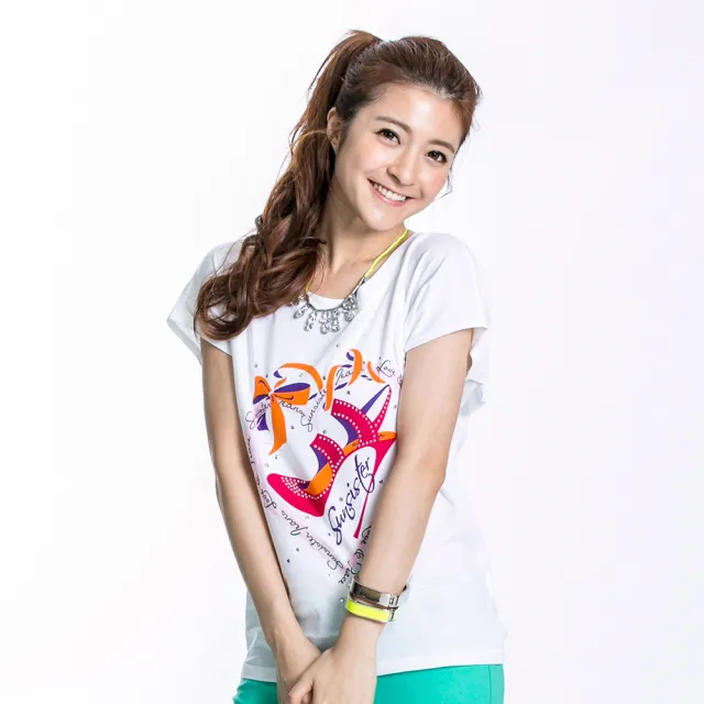 Bobson 女款跟鞋印圖短袖上衣 白 80 Momo購物網