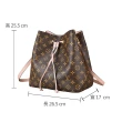 【Louis Vuitton 路易威登】M44022 經典Monogram花紋NeoNoe系列牛皮鑲飾束口斜背水桶包(淡粉)