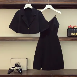 【KVOLL】玩美衣櫃黑色西裝短外套+細肩帶連身裙二件組L-4XL