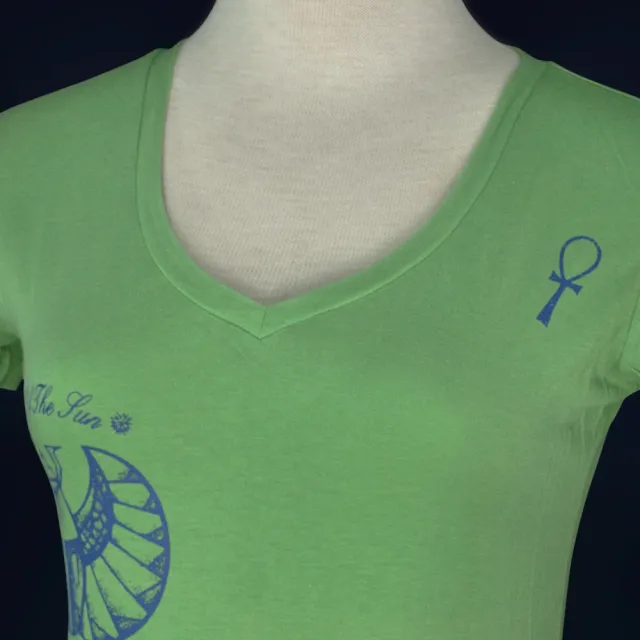 【LASSLEY】純棉V領印花上衣(台灣製造 簡約舒適T恤 埃及聖甲蟲生命之鑰圖案T-Shirt)
