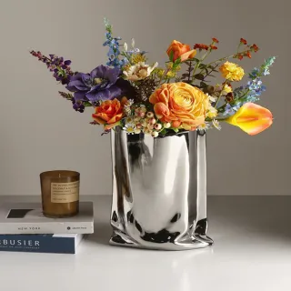 【JEN】創意皺褶電鍍銀色陶瓷花瓶花器桌面擺飾居家裝飾高23.5cm