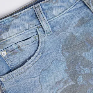 【GUESS】女裝-花紋造型漸層牛仔短褲-藍(W2GD29D3ZTK1BOR)