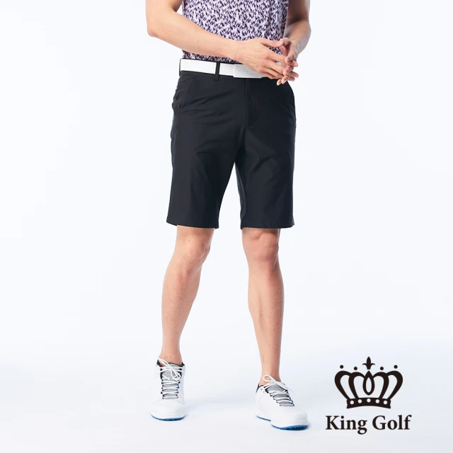 【KING GOLF】男款LOGO線條印花剪裁彈性高爾夫球短褲(黑色)