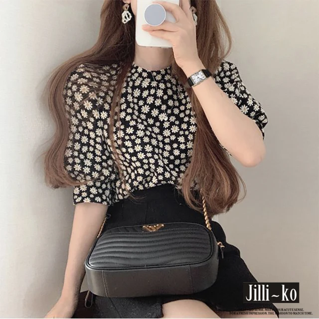 JILLI-KO【JILLI-KO】韓國小雛菊碎花CHIC風圓領短袖上衣-F(黑)