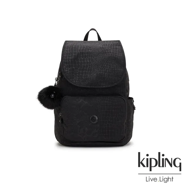 【KIPLING】時髦黑佐鱷魚紋掀蓋式多袋旅行後背包-CAYENNE