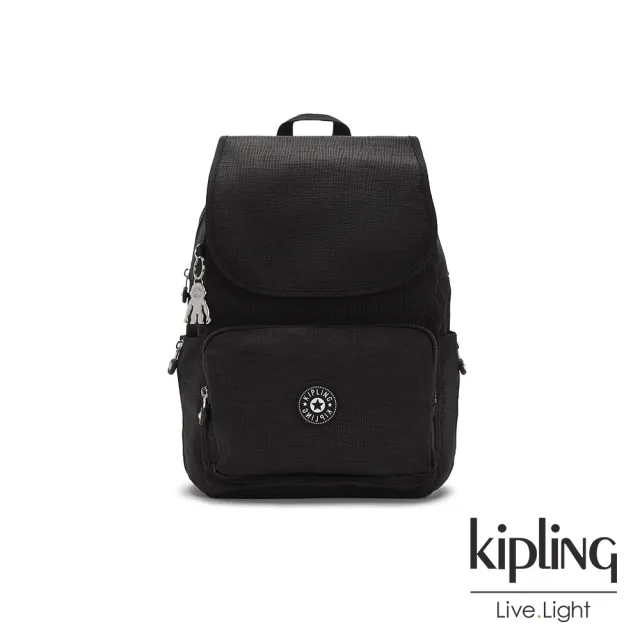 【KIPLING】黑底竹編壓紋掀蓋式多袋旅行後背包-CAYENNE
