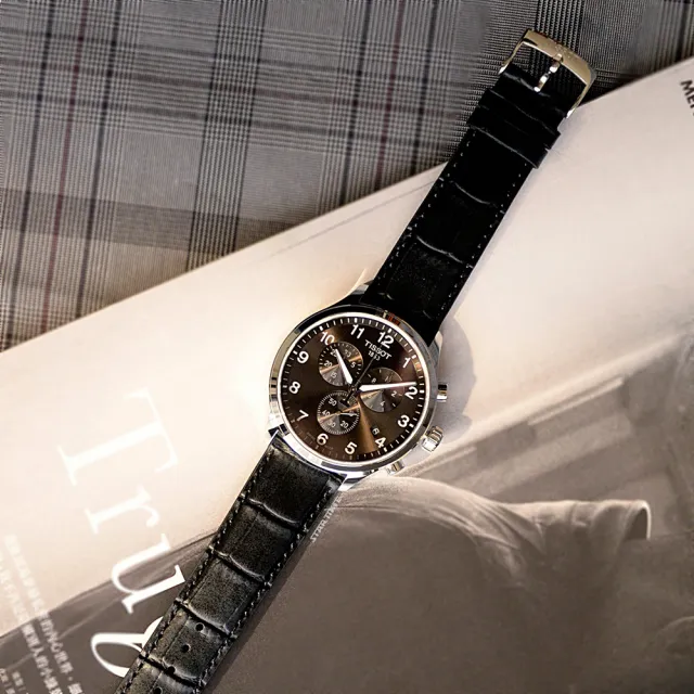 【TISSOT 天梭】Chrono XL 銀框 三眼計時 黑面皮革腕錶(T116.617.16.057.00)