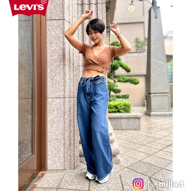 【LEVIS】Red工裝手稿風 女款 中腰打摺牛仔大寬褲 /腰間綁帶設計 /中藍 /寒麻纖維 熱賣單品