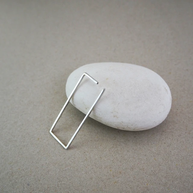 【mittag】rectangle earring_長方形耳骨環(簡潔 俐落 個性 閃亮 耳骨環 環保飾品 友善環境)