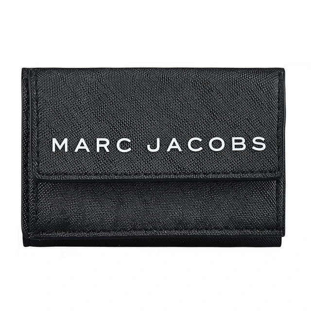 【MARC JACOBS 馬克賈伯】MARC JACOBS經典白字LOGO防刮牛皮三折釦式短夾(黑)