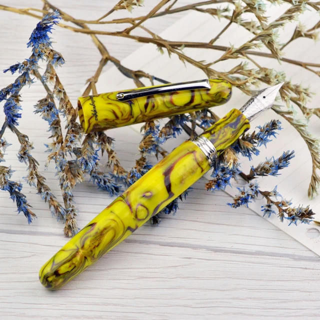 Montegrappa ELMO FANTASY BLOOMS 鳶尾黃(鋼筆)