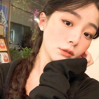 【SUMMER一夏】韓國設計無耳洞耳環 甜美山茶花法式珍珠精緻小巧無痛蚊香盤耳環(法式巴洛克風)