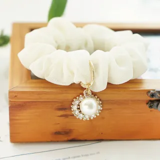 【Akiko Sakai】優雅氣質雪紡珍珠鑲鑽墜飾造型髮圈(生日 送禮 禮物)