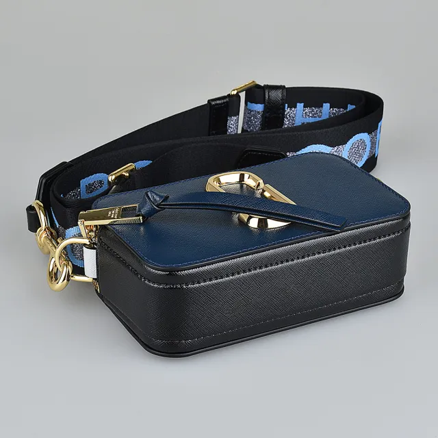 【MARC JACOBS】MARC JACOBS  Snapshot金字LOGO防刮牛皮拼色雙層拉鍊斜背相機包(新海藍x黑x灰)