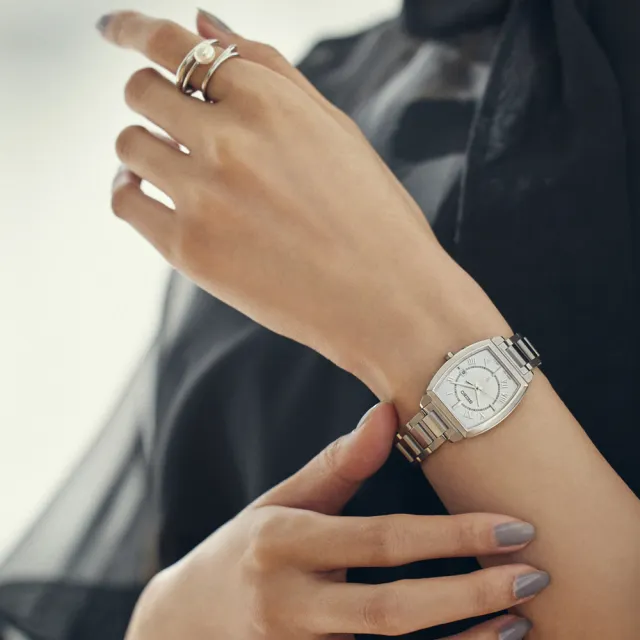 【SEIKO 精工】LUKIA 太陽能電波鈦金屬女錶-銀X銀白 送禮 禮物 推薦(SSQW057J/1B32-0AV0S)