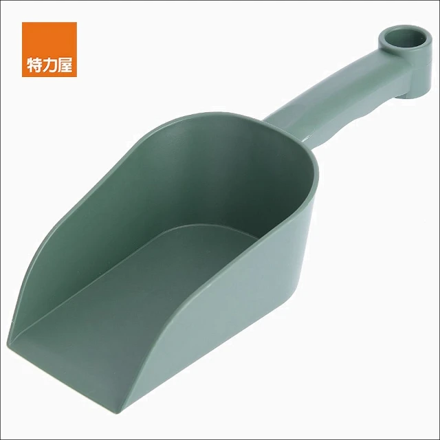 【特力屋】塑膠平鏟 中尺寸 綠色款 GL257