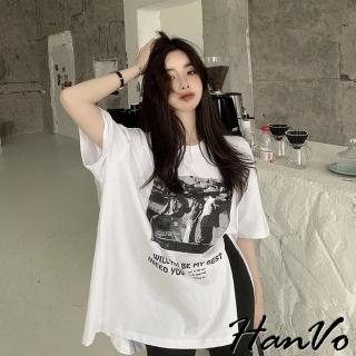 【HanVo】美式黑白圖片大開岔寬鬆T(休閒百搭顯瘦圓領短袖上衣 女生衣著 A01-1341)