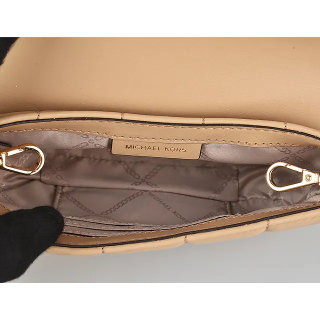 【Michael Kors】MK MICHAEL KORS JET SET金字LOGO PVC衍縫牛皮拉鏈扣式4合1斜背子母包(駝)