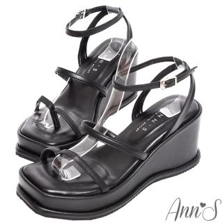 【Ann’S】美圖厚底系列-夾腳三條細帶後跟交叉簍空方頭涼鞋-7.5cm(黑)
