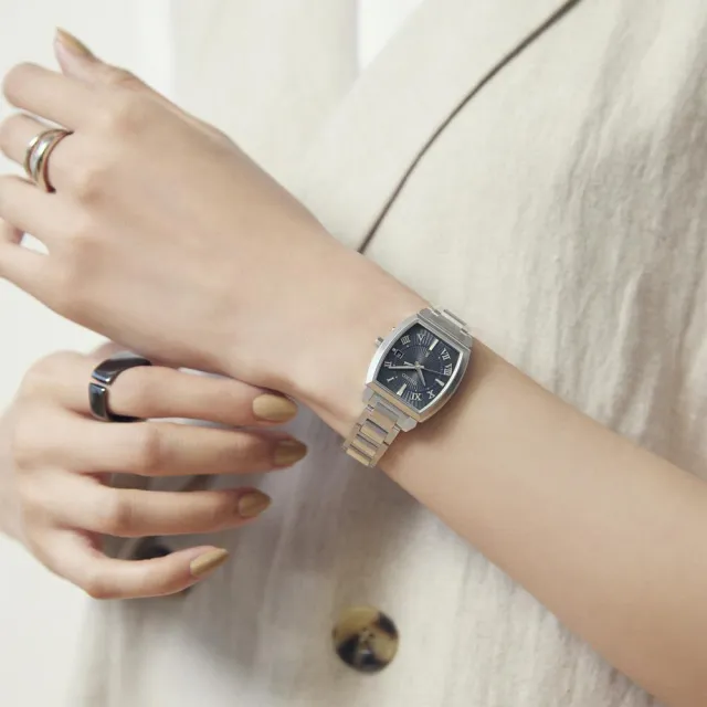 【SEIKO 精工】LUKIA 優雅太陽能電波酒桶型女錶(SSQW059J-1B32-0AV0D) 七夕 送禮自用