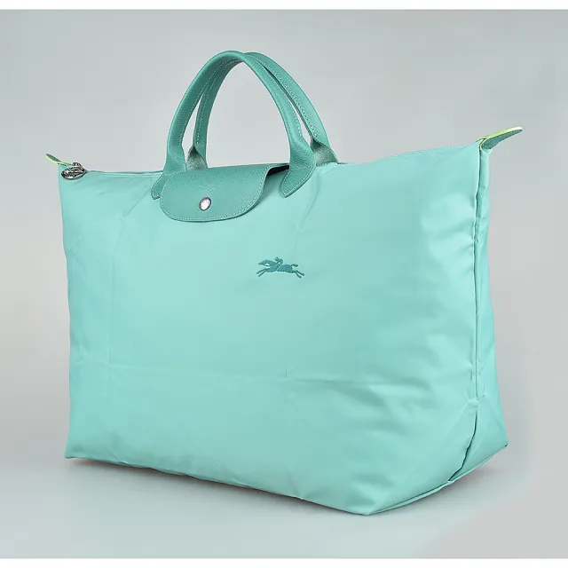 【LONGCHAMP】LONGCHMAP LE PLIAGE GREEN刺繡LOGO尼龍拉鍊手提旅行袋(珊瑚藍)