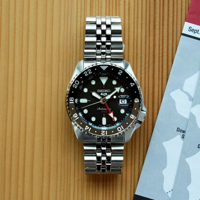 【SEIKO 精工】5 Sports經典SKX GMT 不鏽鋼帶 黑水鬼款(三款可選 綜合賣場 均一價)