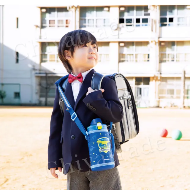 【Peacock 日本孔雀】兒童不鏽鋼保溫杯1000ML 附專屬杯套+反光背帶-恐龍-藍(兒童水壺大容量+安全鎖扣設計)(