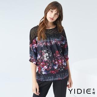 【YIDIE 衣蝶】蕾絲拼接落肩印花上衣-黑