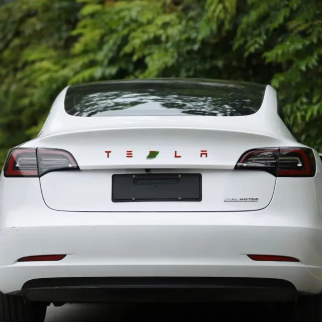 【玉米爸特斯拉配件】車尾英文字母貼標(Tesla Model3 特斯拉 車尾英文字母貼標 字母 英文 車標 貼標)