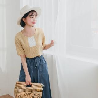 【OB 嚴選】微甜蕾絲格紋泡泡袖大圓領上衣 《AB14967》