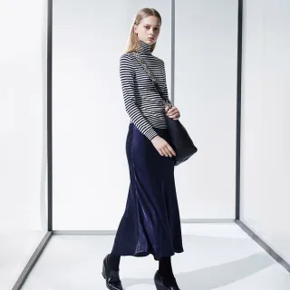 【iROO】垂墜感經典時尚長裙