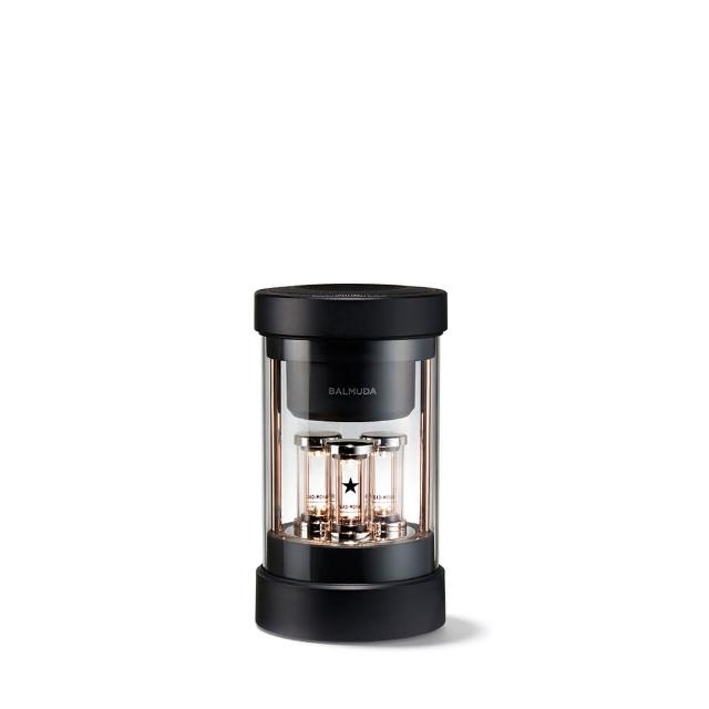 BALMUDA M01-BK 是一款結合美式風格與現代科技的無風扇電磁爐，擁有簡約時尚的外觀設計，適合各種廚房裝潢。採用先進的電磁加熱技術，提供高效能與均勻加熱，讓料理更快速、更美味。無風扇設計不僅節省空間，也減少噪音，讓廚房環境更加安靜舒適。適合追求品質與美觀的現代家庭使用。