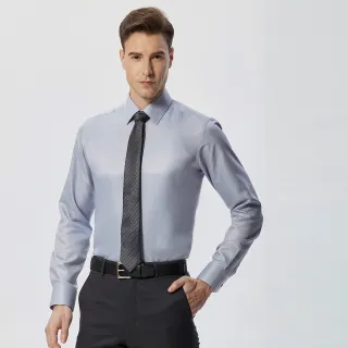 【pierre cardin 皮爾卡登】男襯衫 合身版免燙抗皺吸濕排汗清爽觸感素色斜紋長袖襯衫_淺灰(61856-92)