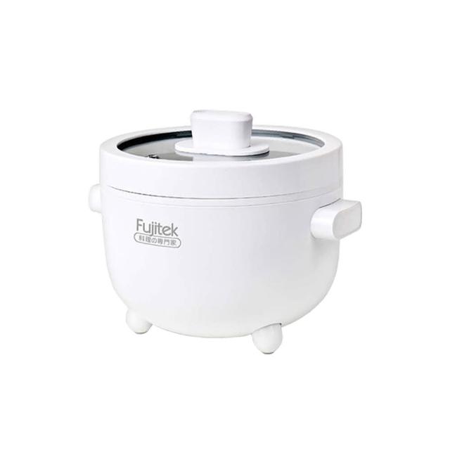 Fujitek富士電通 FT-PNB03 萬用陶瓷電火鍋，採用耐高溫抗磨損陶瓷內鍋，2L容量適合小家庭或聚餐使用。一機多用，可輕鬆料理炒菜、炒飯、炒麵、煎牛排、煮湯、炸物、燉菜等多樣美食。操作簡單、安全安心，由專業料理專家Fujitek打造，帶來便捷高效的廚房體驗，讓您輕鬆享受家常美味。無論是日常烹飪或派對料理，這款多功能陶瓷電火鍋都是理想選擇，提升您的廚房生活品質。