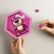 【Pintoo】56片六角壁磚拼圖 - 玩具總動員3 - 收藏櫃 - 熊抱哥公仔