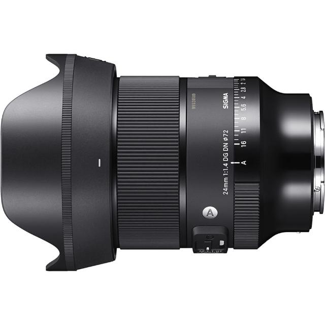  SIGMA 適馬 24mm F1.4 DG DN ART 鏡頭是 ART 系列高階定焦鏡頭，專為 L-Mount 接環設計，適用 Panasonic 和 Leica L 相機。擁有 24mm 焦距、F1.4 大光圈，提供 84.1° 廣角視角，適合人像、標準拍攝及低光環境。鏡片組為 14 群 17 片結構，11 片光圈葉片確保柔美虛化效果；內部對焦系統與 1:7.1 放大倍率，提升操作便利性。尺寸 φ75.7mm × 95.5mm，重量僅 520g，輕巧便攜。72mm 濾鏡尺寸，恆定光圈設計，36 個月以上保固，為公司貨，BSMI 無許可字號，請確認適用主機後下單。完美捕捉細膩影像，提升攝影創作！ 