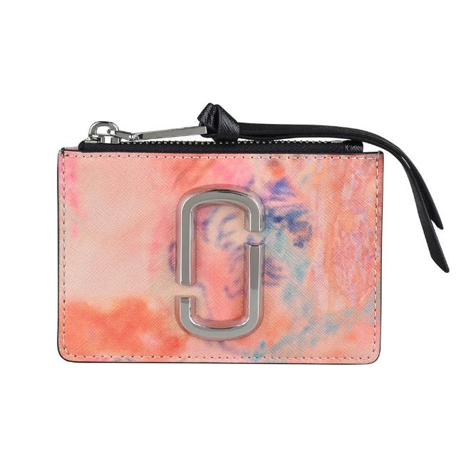 【MARC JACOBS 馬克賈伯】MARC JACOBS THE SANPSHOT金屬LOGO防刮牛皮3卡拉鏈卡片零錢包(渲染水彩粉)