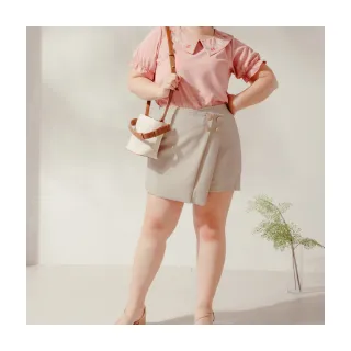 【OB 嚴選】質感簡約後鬆緊腰不對稱剪裁短褲裙 《BA6354》