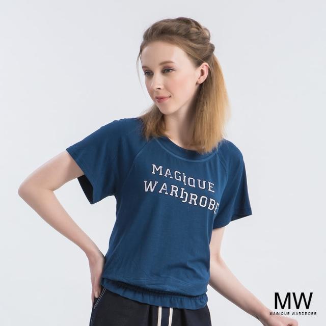 【MAGIQUE WARDROBE】英文印花荷葉下襬短袖上衣(2色)