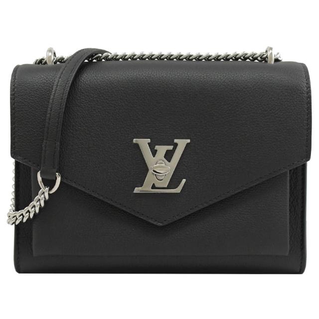 LV LOUIS VUITTON路易威登 M51418 MYLOCKME 質感小牛皮肩斜背翻蓋銀鍊包 全新未使用的LV LOUIS VUITTON M51418 MYLOCKME銀鍊包,採用高質感小牛皮製成,黑色系設計時尚百搭。翻蓋式開口方便取放,肩背提把高度可調整為28cm,背帶長度104cm,適合日常通勤與輕便出街。內附LV原廠紙盒、防塵袋及專櫃購買證明影本,確保正品保障。