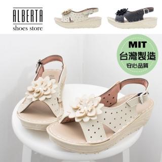 【Alberta】MIT臺灣製 前2後5cm涼鞋 休閒百搭立體花朵 皮革楔型厚底圓頭扣帶涼拖鞋