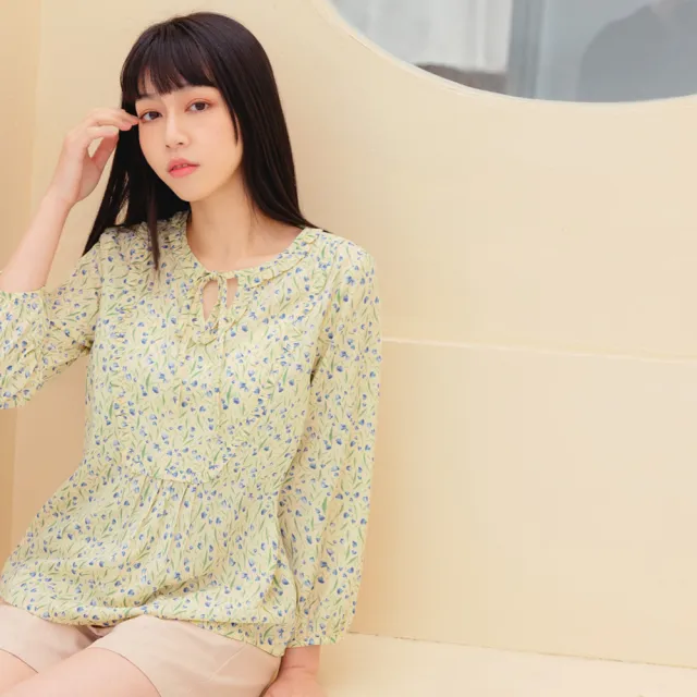 【OB 嚴選】清甜印花傘襬荷葉剪接不易皺拋袖上衣 《AB16825》