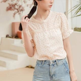 【OB 嚴選】不易皺碎花蕾絲開襟荷葉袖口上衣 《AB16950》