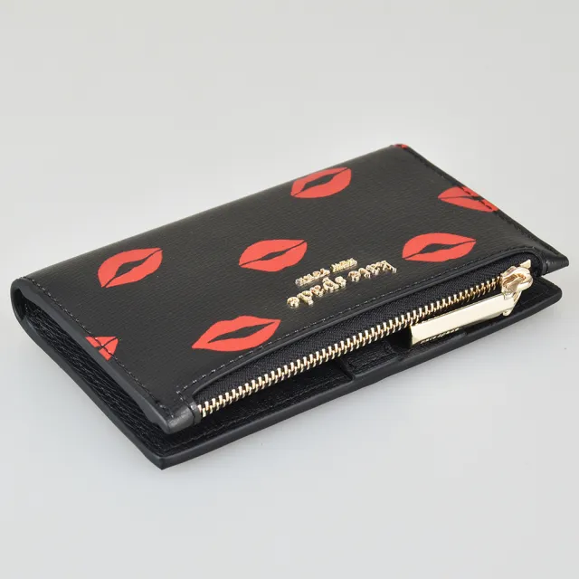 【KATE SPADE】Kate Spade SPENCER金字LOGO炙熱紅唇PVC 6卡拉鍊釦式零錢包(黑)