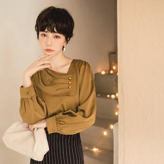 【OB 嚴選】光澤感斜領抓褶澎袖長袖上衣 《AB16801》