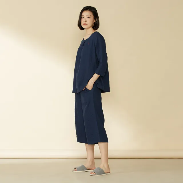 【YVONNE 以旺傢飾】雙層紗胸前壓褶七分袖上衣(丈青)