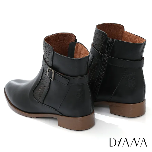 【DIANA】3cm質感牛皮沖孔皮帶釦環踝設計粗跟短靴-簡約百搭(黑)