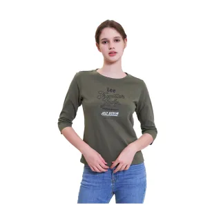 【Lee 官方旗艦】女裝 七分袖T恤 / 英文草寫印花 小LOGO 橄欖綠 標準版型(LL220435ANL)