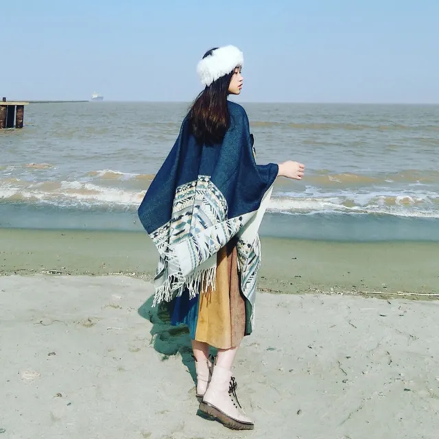 【Emi 艾迷】民族風披風斗篷流蘇圍巾 雙面仿羊絨保暖大斗篷(冬日保暖 年節出遊 新年)