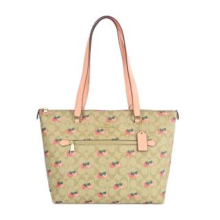 【COACH】前口袋拉鍊草莓PVC印花托特包(卡其)